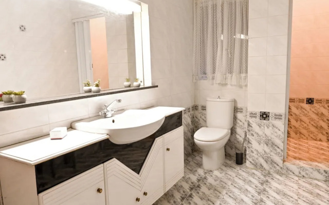 Mediterranea Sunny Maltese Townhouse