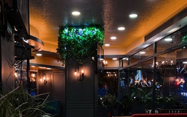Viv City Hotel