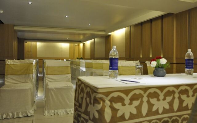 FabHotel Royal CM Bani Park