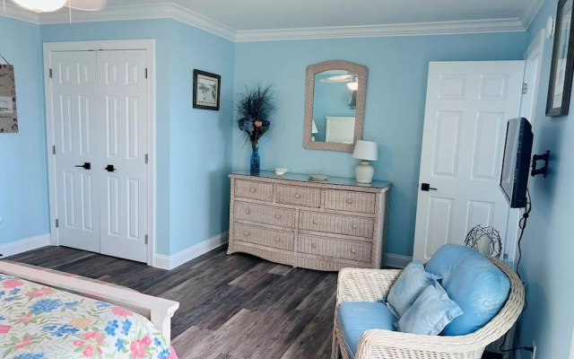 Serenity's Star 4 Bedroom Home by RedAwning