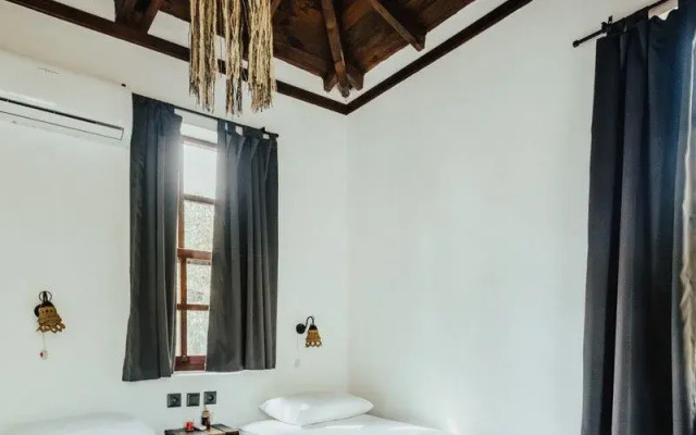 Eski Yeni Tatil Evi