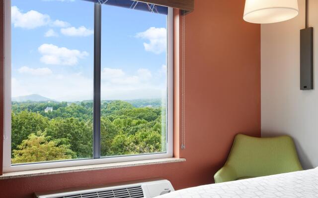 Holiday Inn Express & Suites Salem by IHG