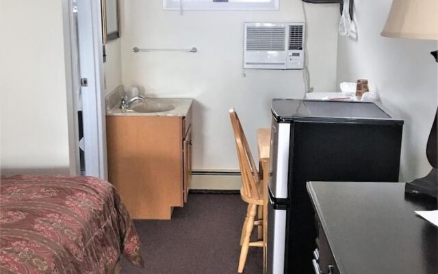 The Sandpiper Beachfront Motel