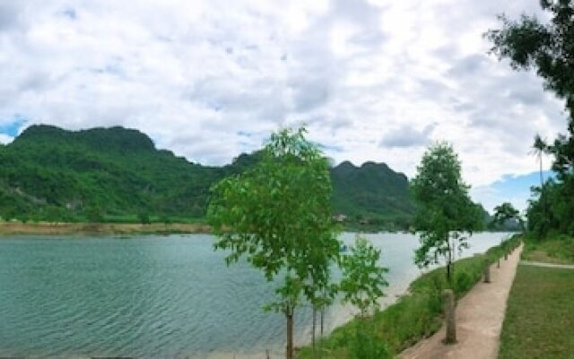 Phong Nha River House