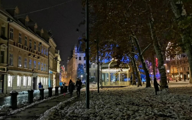 Ljubljana Riverbank Apartment in City Centre!