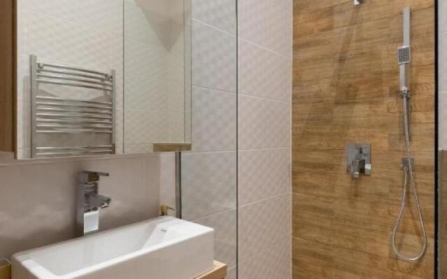 Squares and Dots Apartment