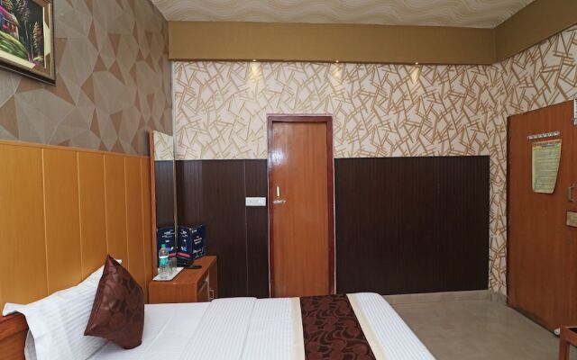 OYO 13234 Hotel Mahak