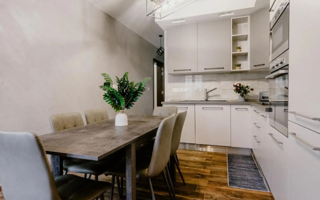 LA88 Bayview Apartment I