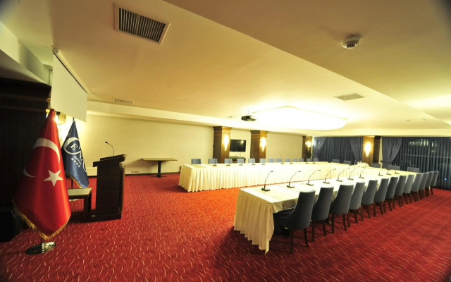 Grand Cenas Hotel