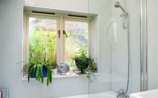 Tranquil 1 Bedroom Oasis in London With Garden
