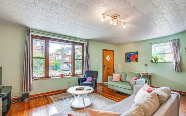 Walk to Highland Park: Artsy Pittsburgh Retreat!
