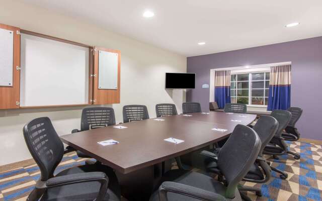 Microtel Inn & Suites By Wyndham Cadiz