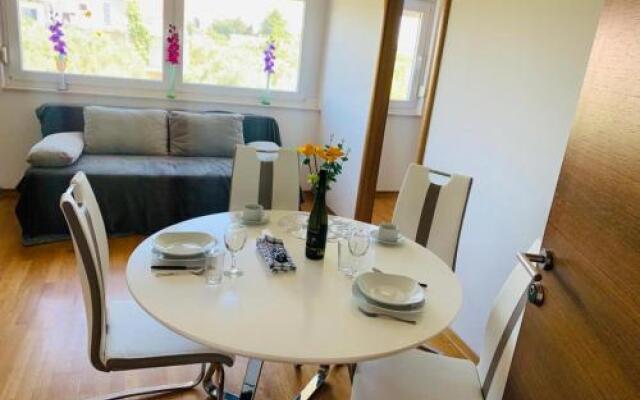 Apartments Nika Sukošan