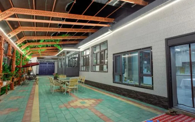 Yining · Jianpoju | Mellow · Vale · Garden Courtyard Homestay (Bayandai Town) – Hotel Rooms – Yining