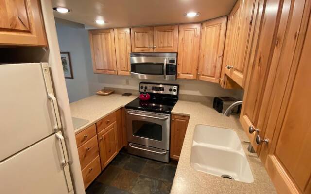 #112 Vail International