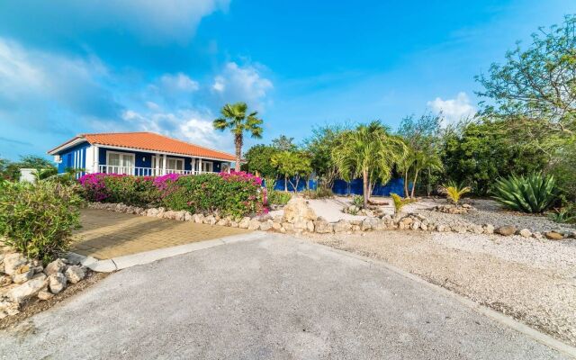 Caribbean Oasis With Tropical Garden & Pool