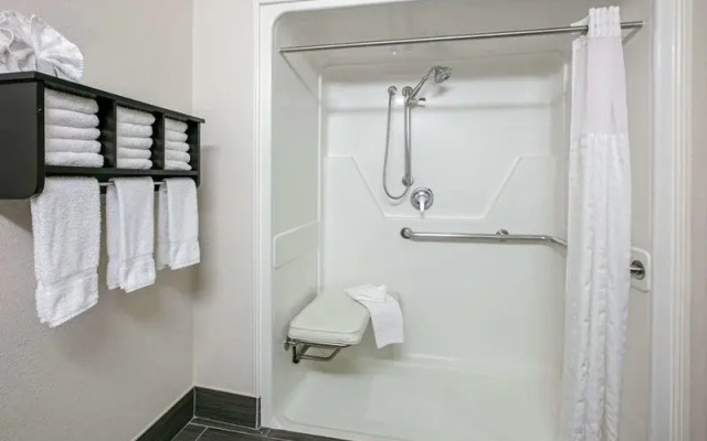 La Quinta Inn & Suites Dallas - Las Colinas