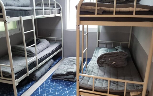 Flex Home Guesthouse - Hostel