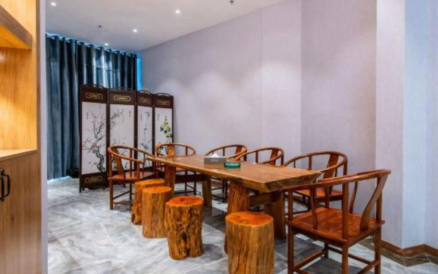 Guiyang West Coast Hotel (Baiyun Greenland Xindu Branch)