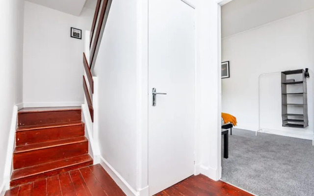 5 Individual Beds - Free Parking
