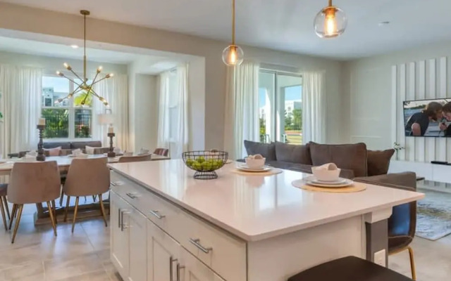 Urban Elegance - Modern Retreat