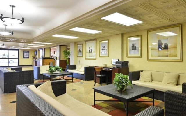 Magnuson Grand Hotel Maingate West