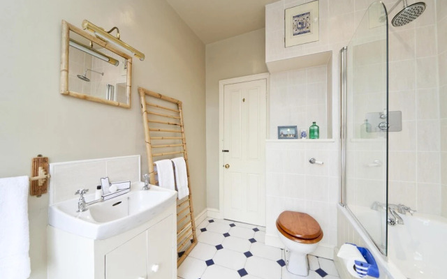 Gloucester Crescent II by Onefinestay