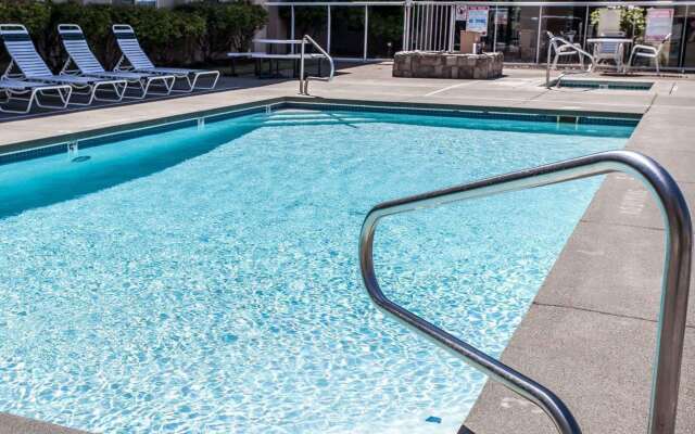 Quality Inn Grand Suites Bellingham