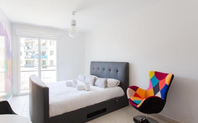 Air-Conditioned Furnished Studio in A Luxury Residence