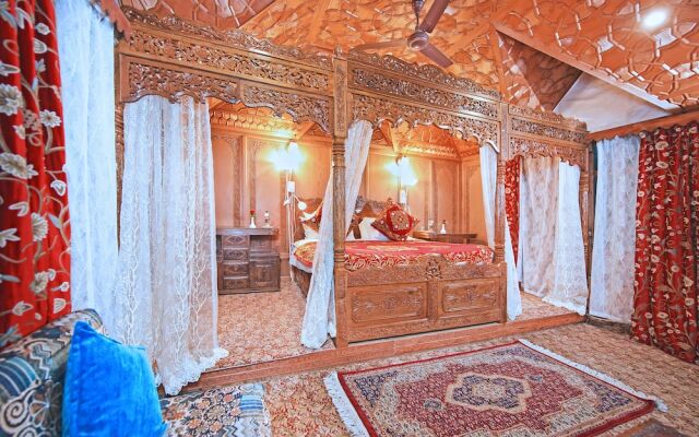 Sea Hawk Group Of Houseboat