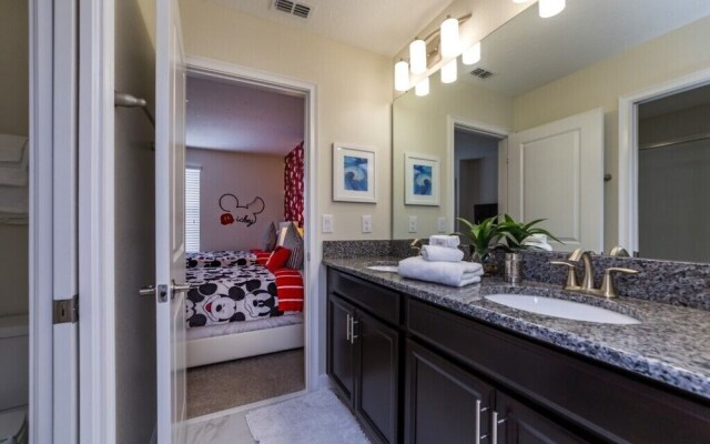 Champions Gate 6 Bedroom Villa