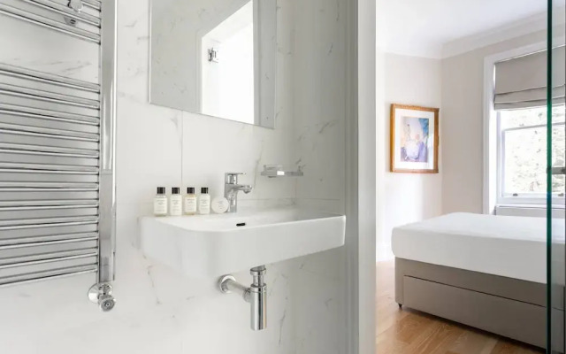 Egerton Gardens IX by Onefinestay