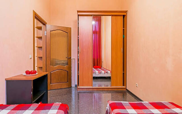 Apartamenti na Bryantseva 13