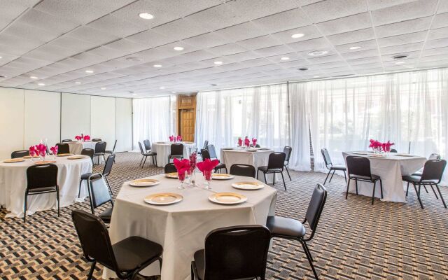 Ramada by Wyndham Santee I-95