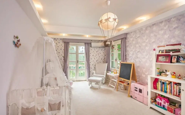 Enchanting 22 000m2 Property and Elegant 5 Bedroom Manor
