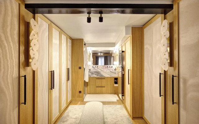 Champs Elysees AC Luxe with Terrace