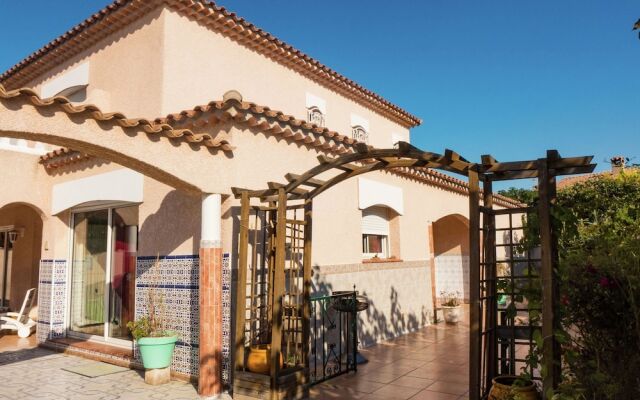Exquisite Villa in Perpignan With Swimming Pool