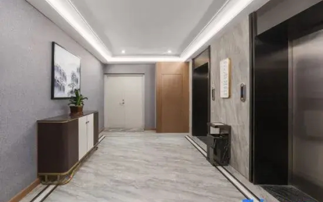 Lanou International Hotel, Artux People's Square