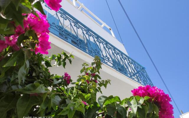 White cycladic town house with sea vew