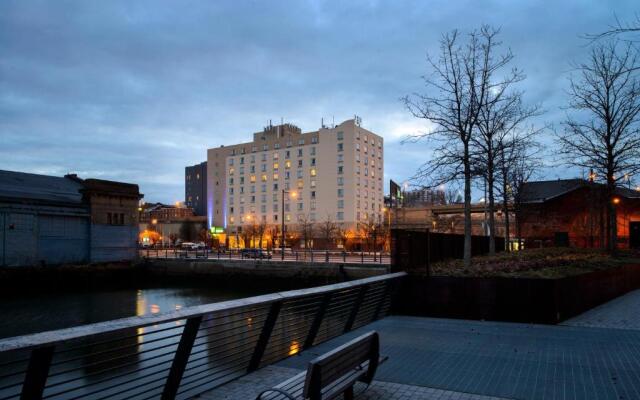 Holiday Inn Express Philadelphia - Penns Landing by IHG