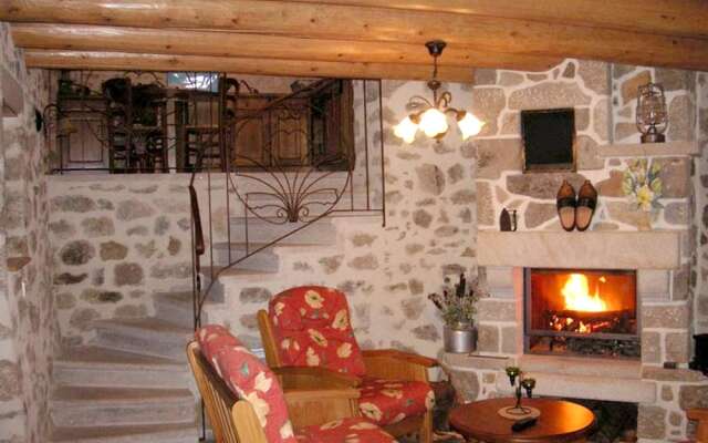 House With 3 Bedrooms in Saint-pal-de-senouire, With Wonderful Mountai