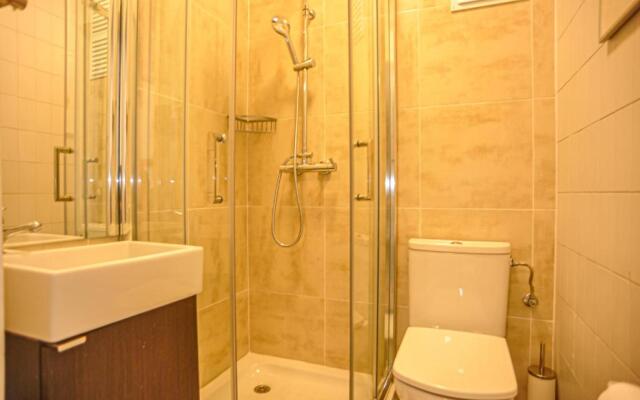 Marquês de Pombal - 8 Bedroom Apartment