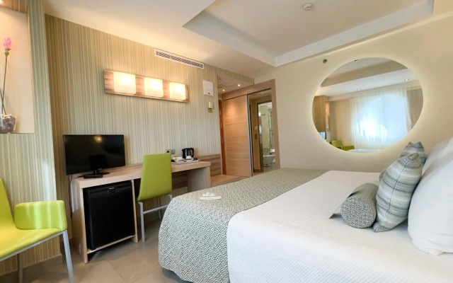 Riviera Beachotel - Recommended for Adults