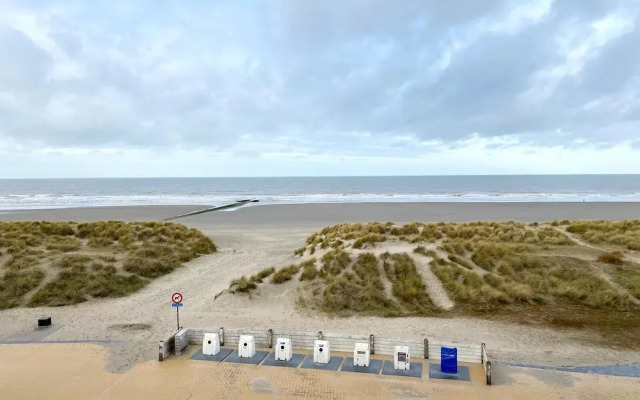 Apartment in Nieuwpoort by the Beach