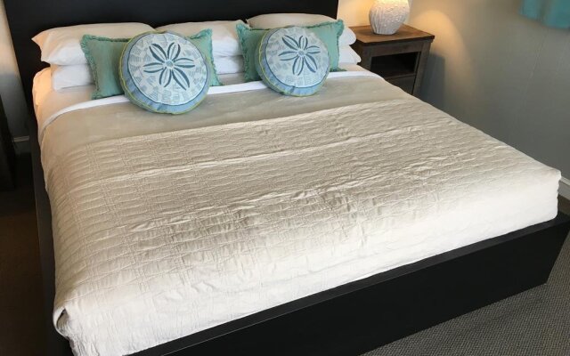 The Lighthouse Inn & Suites