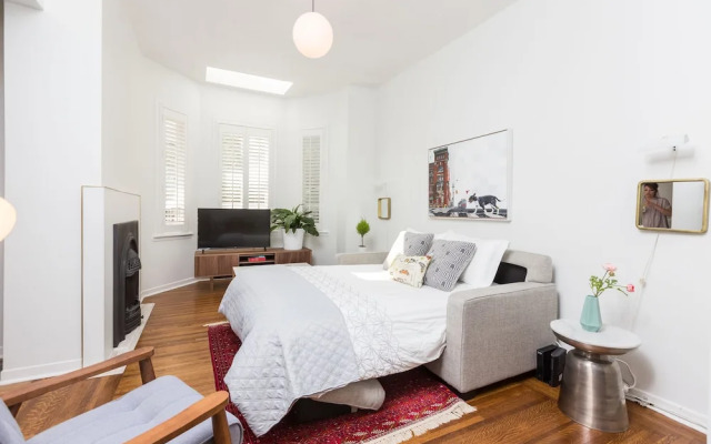 Applewood Suites - Queen West
