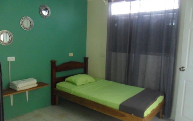 Green Country Hotel - Hostel
