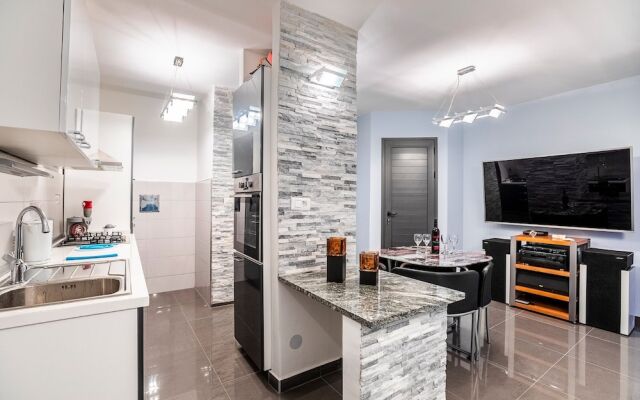 Modern apt Close to Znjan Beach, With big Terrace