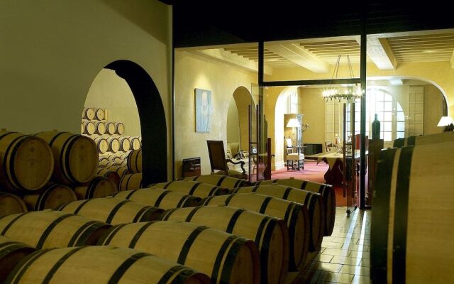 Château La Tour Carnet - B.Magrez Luxury Wine Experience