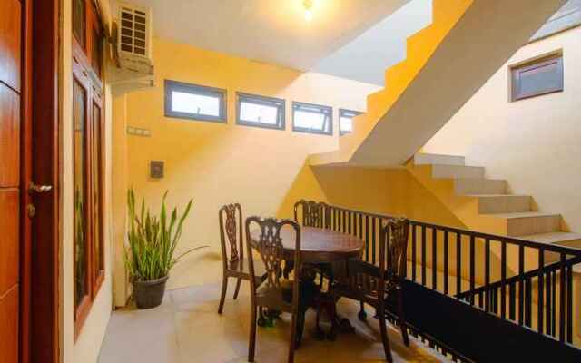 OYO 2476 Maguwo Indah Homestay